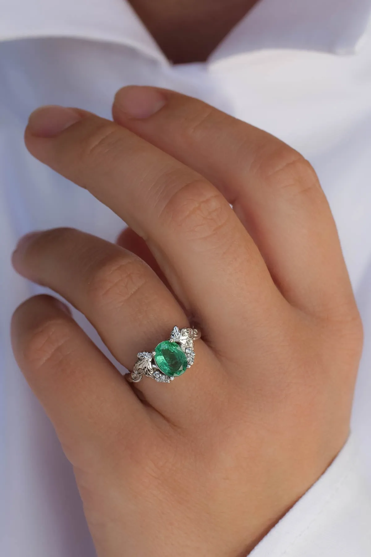 Oval cut emerald and diamonds engagement ring / Vineyard